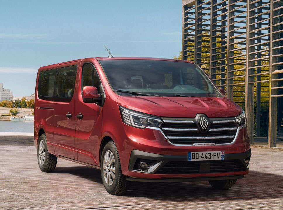 оновлені моделі Renault Traffic